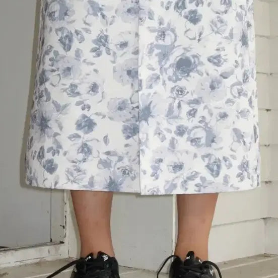 [BUNJANG] Sinoon Rose Printed Skirt (Blue) / (잉화 착용) 시눈 rose printed skirt (blue)