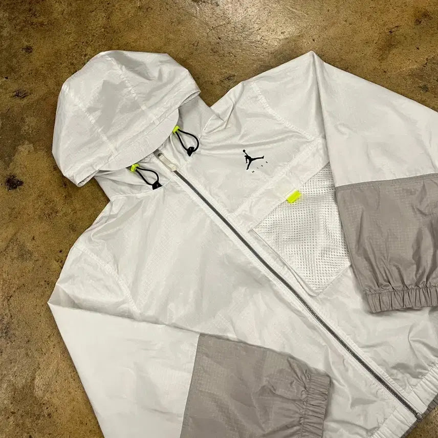 [BUNJANG] Jordan White Hooded Windbreaker Jacket / [정품/L] 조던 화이트 후드 바람막이 자켓