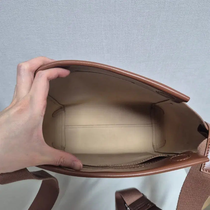 [BUNJANG] Everlane Leather Crossbody Bag / 에버레인 가죽 브라운 크로스백