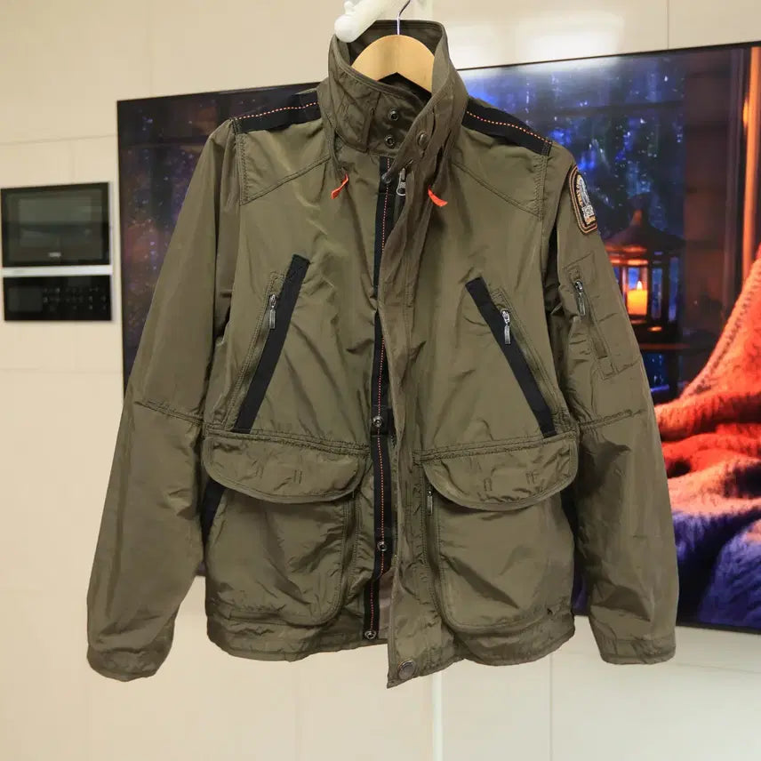 [SOLD OUT] 파라점퍼스 카키 윈드브레이커 요즘핏 크롭 아우터