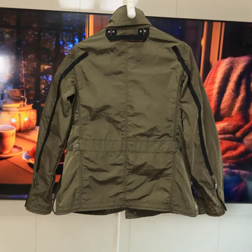 [SOLD OUT] 파라점퍼스 카키 윈드브레이커 요즘핏 크롭 아우터