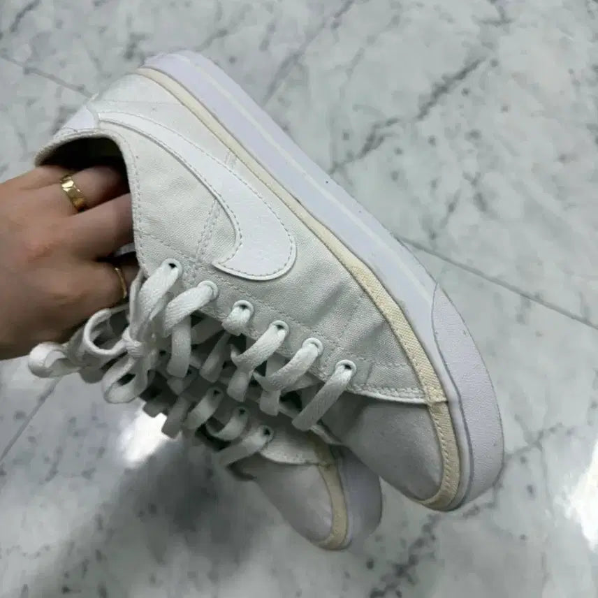 [SOLD OUT] 나이키 코트 레거시 리프트 화이트 240