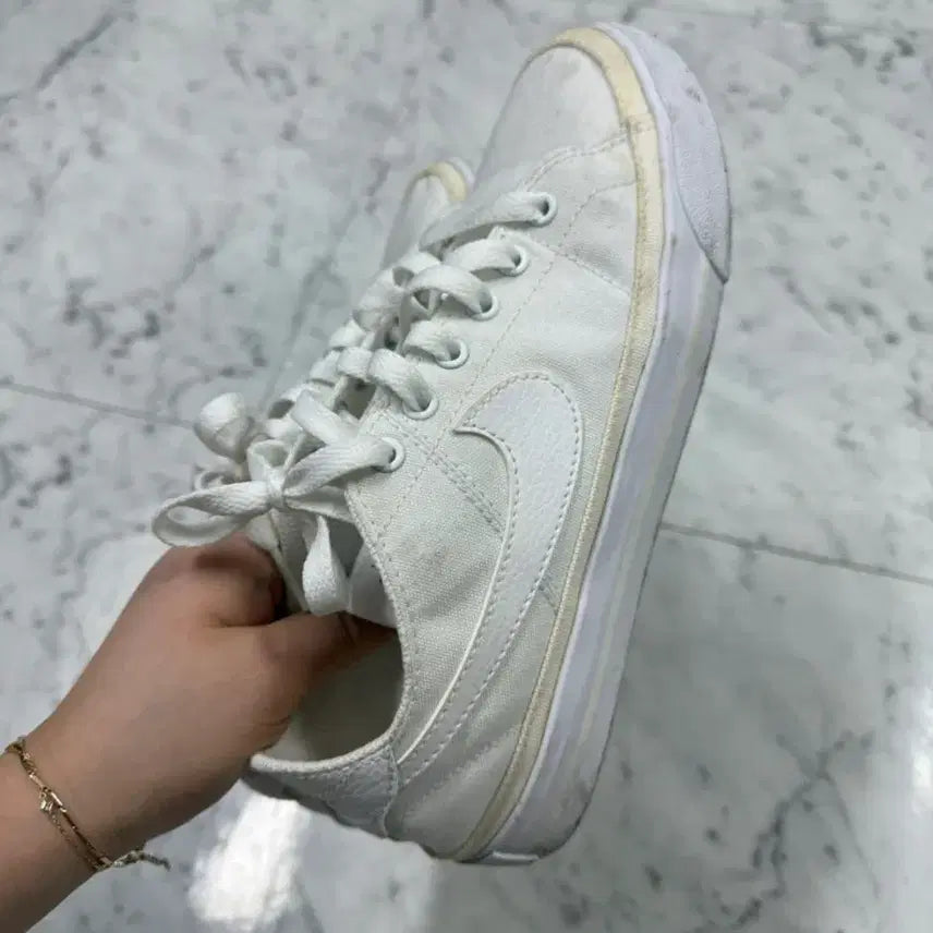 [SOLD OUT] 나이키 코트 레거시 리프트 화이트 240