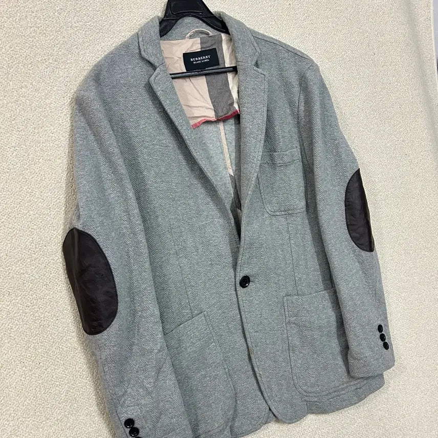 [SOLD OUT] (4) 버버리 블랙라벨 그레이 암패치 자켓