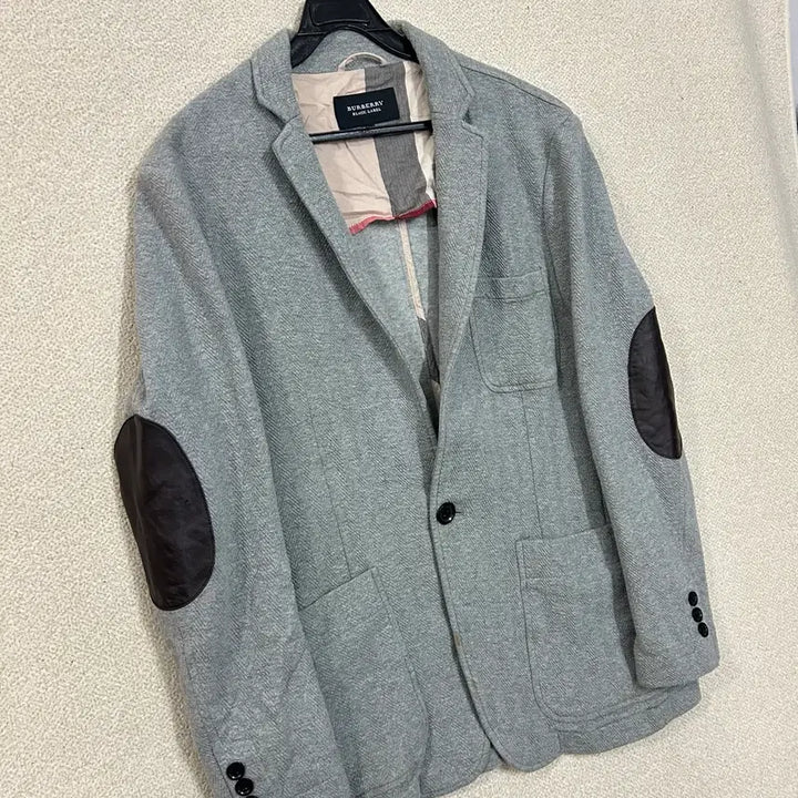 [SOLD OUT] (4) 버버리 블랙라벨 그레이 암패치 자켓