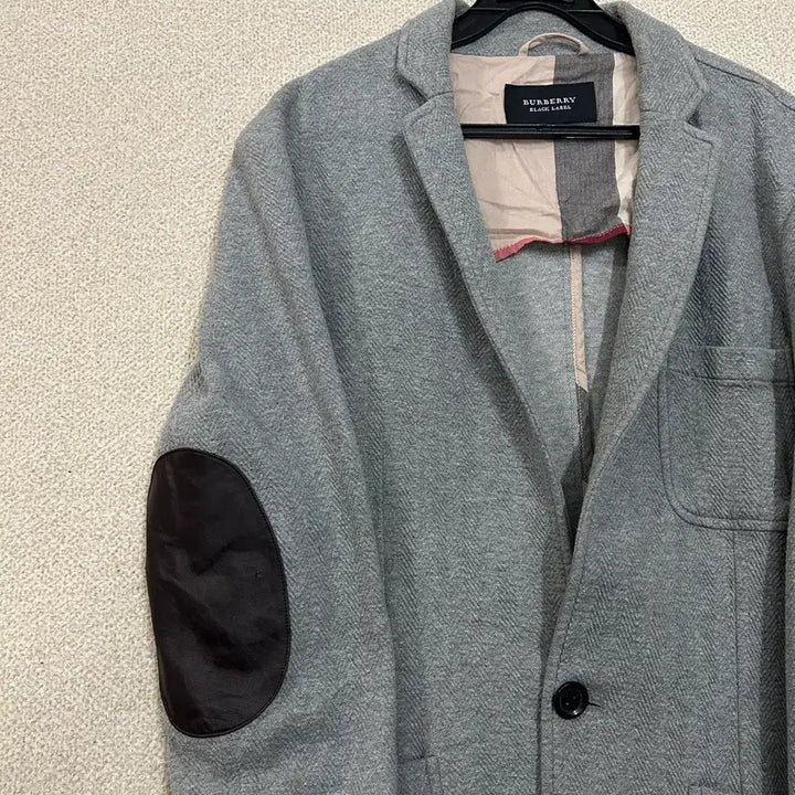 [SOLD OUT] (4) 버버리 블랙라벨 그레이 암패치 자켓