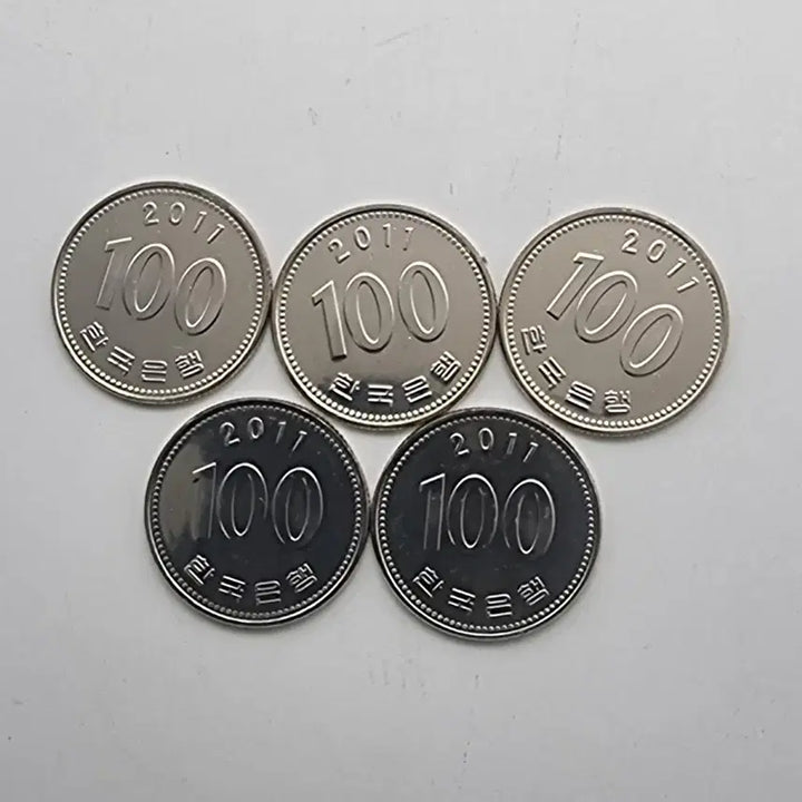 [BUNJANG] 2011 Uncirculated 100 Won Coins (Set of 5) / 2011년 미사용100주화 5개
