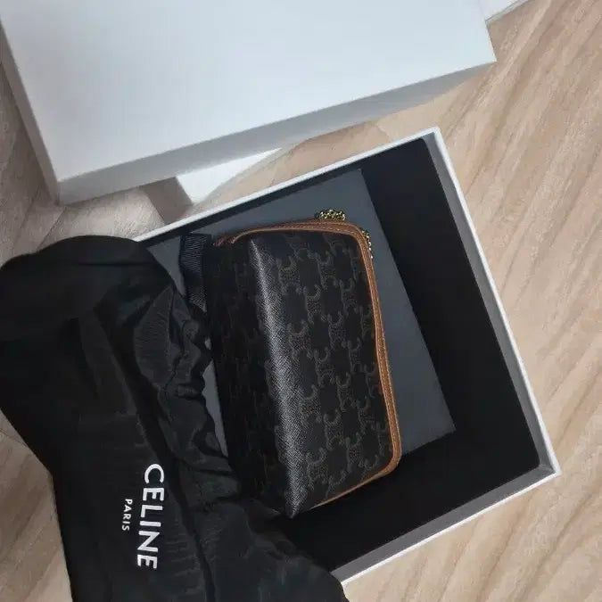 [BUNJANG] Celine Triomphe Chain Clutch Bag with Inner Bag and Strap / 정품, 작년구입) 셀린느 트리옹프 체인 클러치백 +이너백, 끈