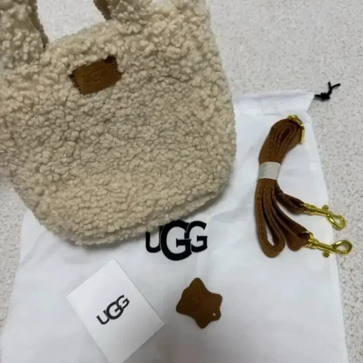 [SOLD OUT] UGG 어그 마리벨 셰르파 미니백