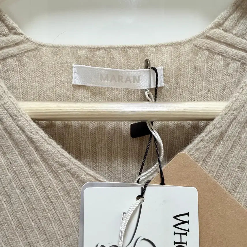 [BUNJANG] MARAN Cashmere Wool V-Neck Ribbed Knit Beige Top / 새상품) MARAN 마랑 캐시미어울 브이넥 골지 니트 베이지 긴팔 리브드