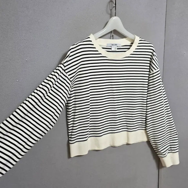 [BUNJANG] Juicy Judy Striped Sweatshirt / 쥬시쥬디 줄무늬 맨투맨 90  n4723