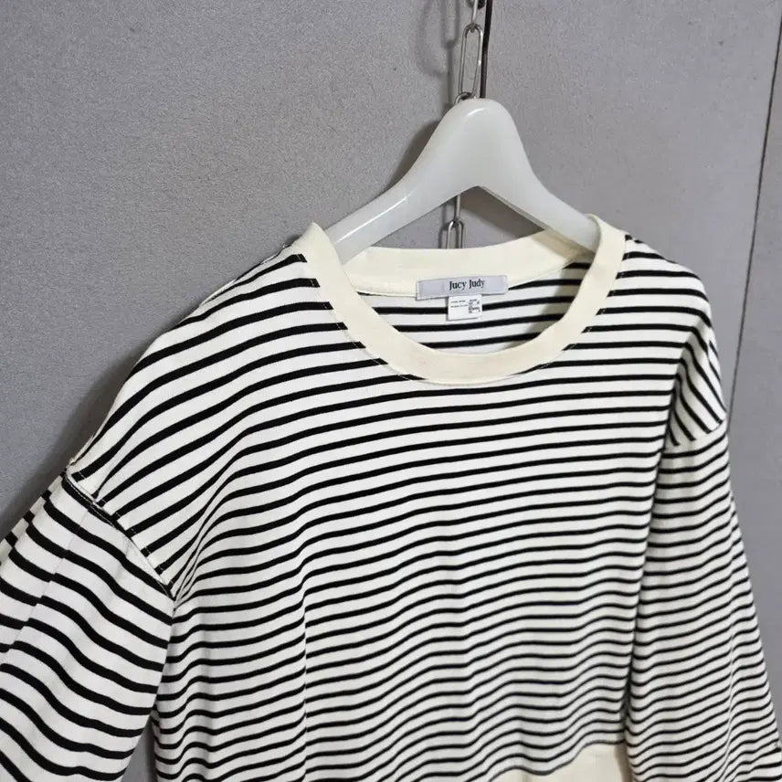 [BUNJANG] Juicy Judy Striped Sweatshirt / 쥬시쥬디 줄무늬 맨투맨 90  n4723