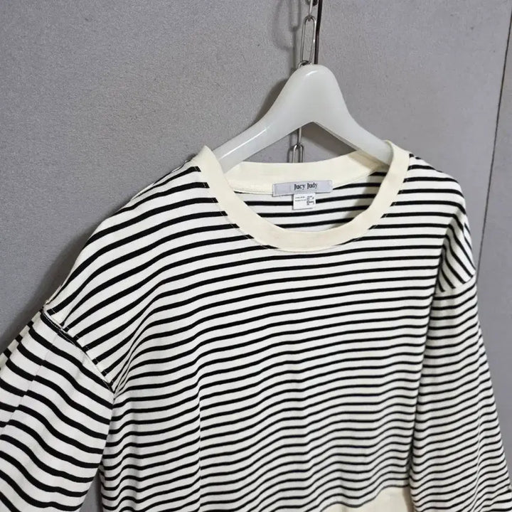 [BUNJANG] Juicy Judy Striped Sweatshirt / 쥬시쥬디 줄무늬 맨투맨 90  n4723