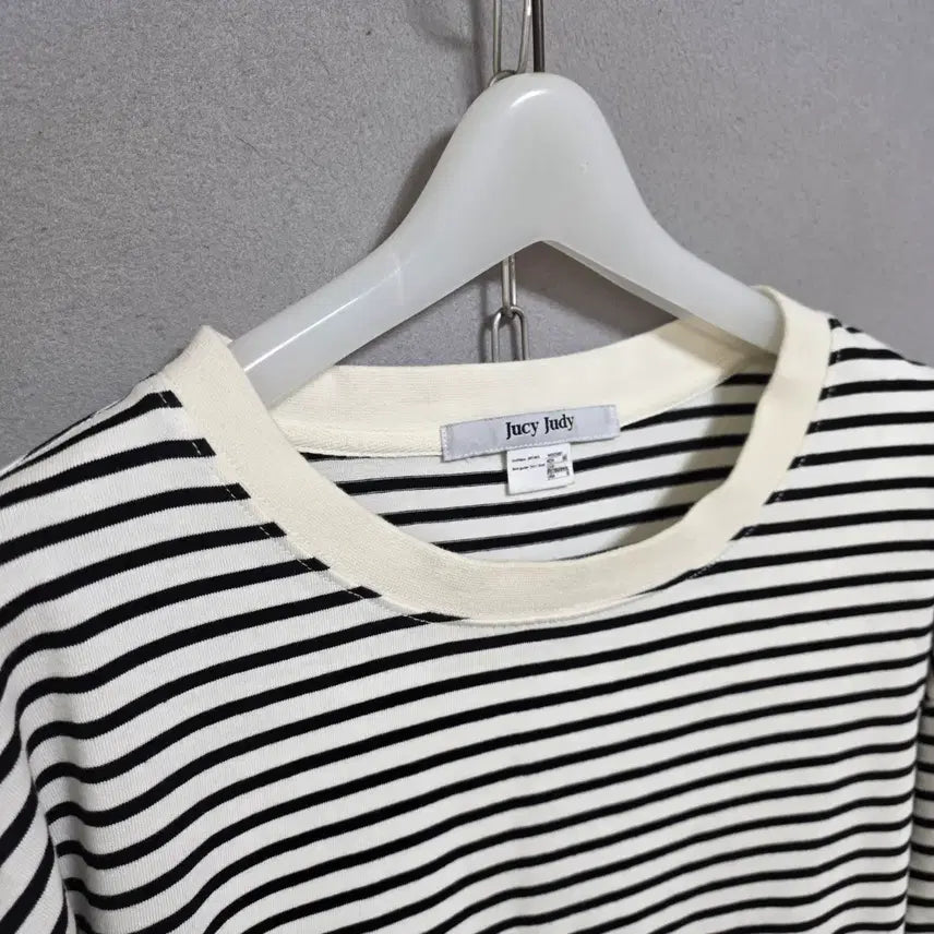 [BUNJANG] Juicy Judy Striped Sweatshirt / 쥬시쥬디 줄무늬 맨투맨 90  n4723