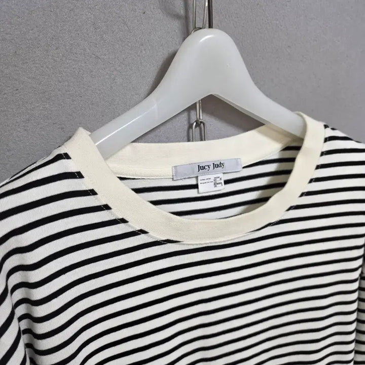 [BUNJANG] Juicy Judy Striped Sweatshirt / 쥬시쥬디 줄무늬 맨투맨 90  n4723