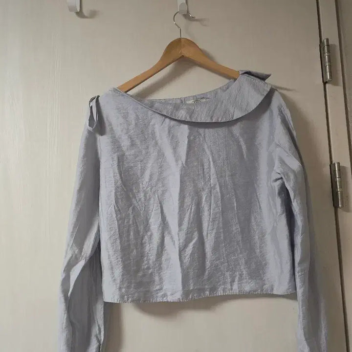 [SOLD OUT] 인기 오프숄더 언발 페미닌 블라우스 44-66size