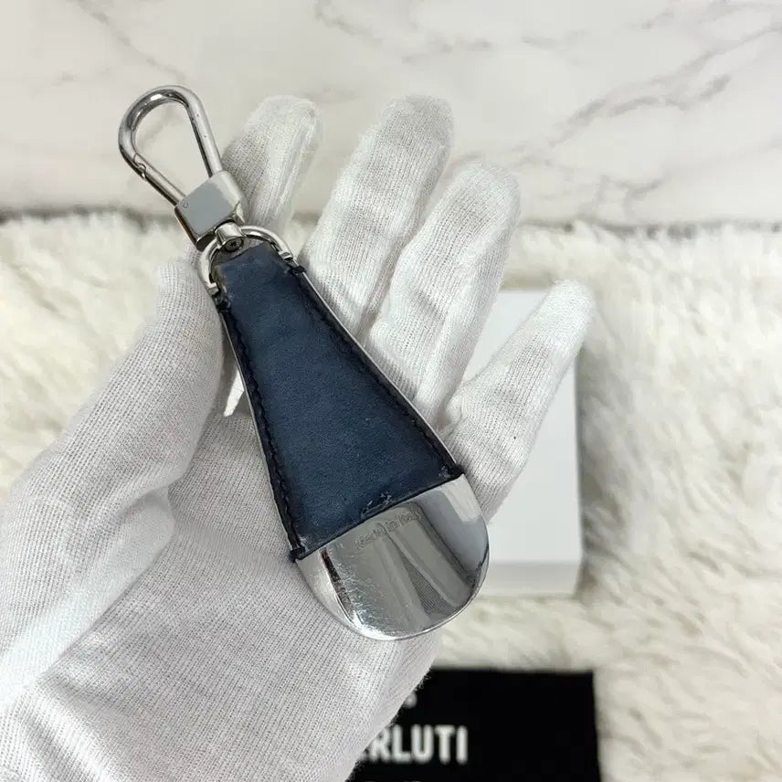 [BUNJANG] Berluti Shoehorn Key Holder Navy / [풀박스] 벨루티 슈혼 키 홀더 네이비