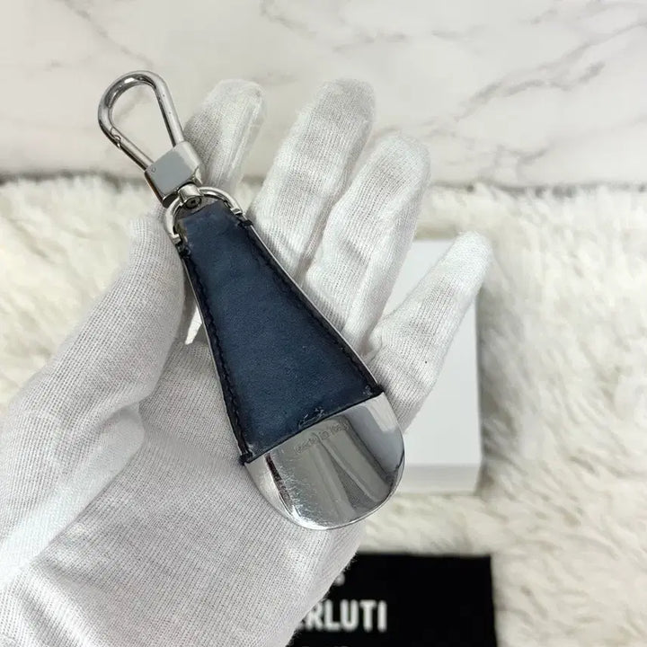 [BUNJANG] Berluti Shoehorn Key Holder Navy / [풀박스] 벨루티 슈혼 키 홀더 네이비