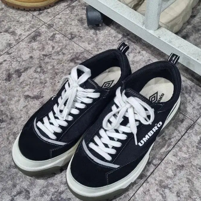 [SOLD OUT] 엄브로 (umbro) uk8(270) 굽높이 슈즈 남성용 신발