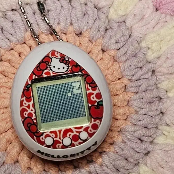 [BUNJANG] Hello Kitty Apple-Shaped Tamagotchi / 사과 키티 다마고치