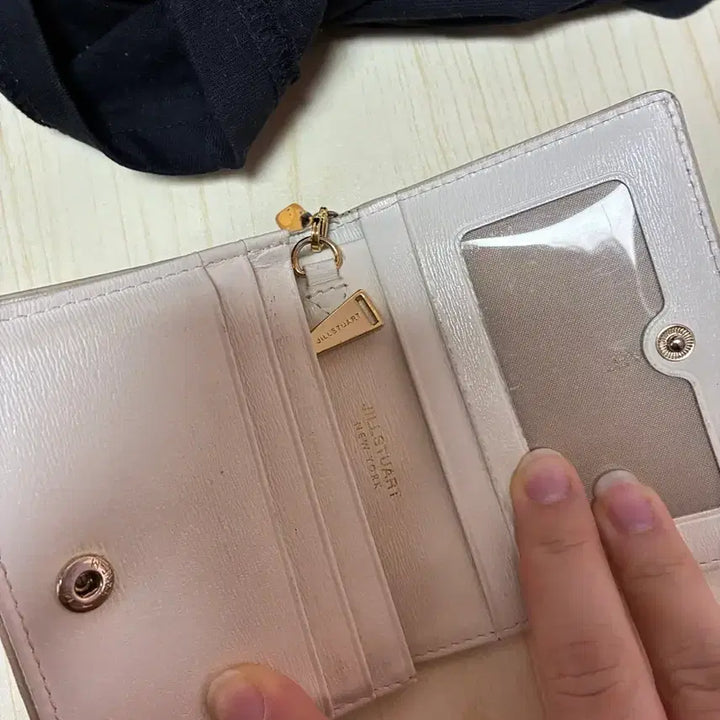 [BUNJANG] Jill Stuart White Bifold Wallet / 질스튜어트 반지갑 흰색