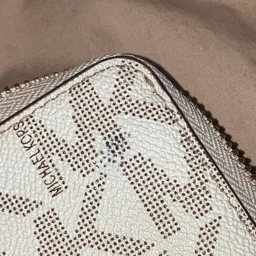 [SOLD OUT] 마이클코어스(MICHAEL KORS)집업 지갑 MK로고