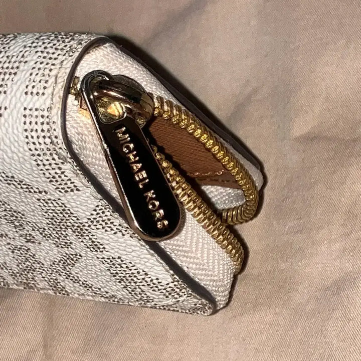 [SOLD OUT] 마이클코어스(MICHAEL KORS)집업 지갑 MK로고