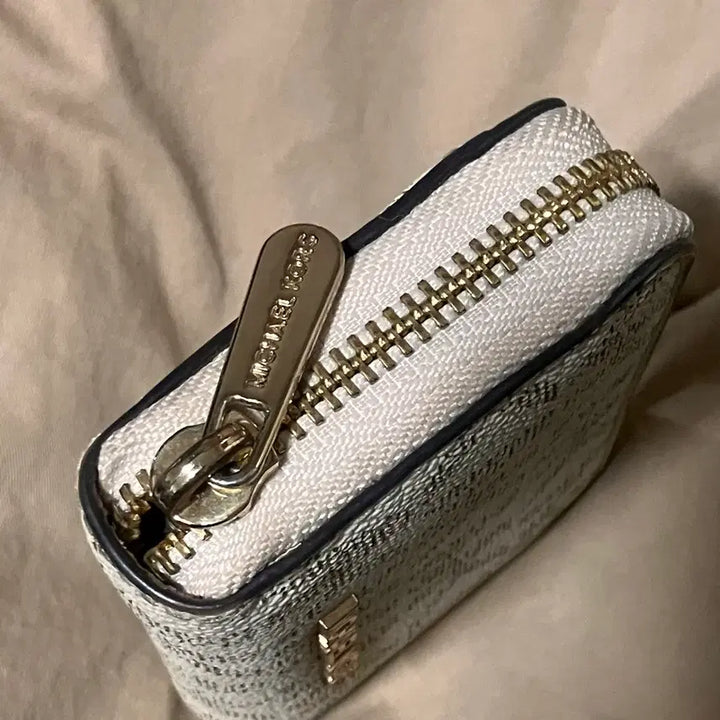 [SOLD OUT] 마이클코어스(MICHAEL KORS)집업 지갑 MK로고