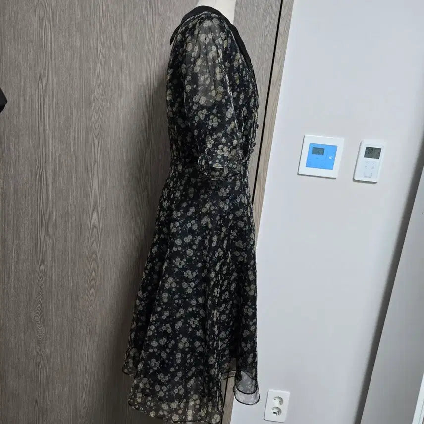 [SOLD OUT] 지고트 플라워 쉬폰 원피스 블랙 카라넥 하객룩