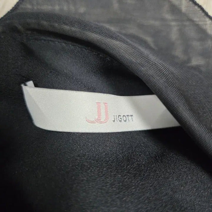 [SOLD OUT] 지고트 플라워 쉬폰 원피스 블랙 카라넥 하객룩
