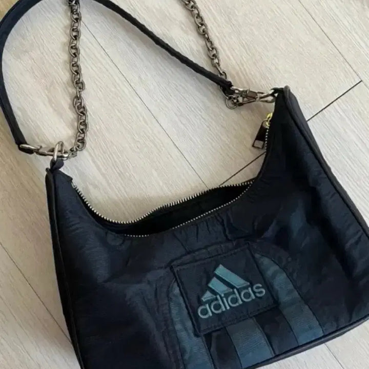 [SOLD OUT] 아디다스 블랙 체인 숄더백