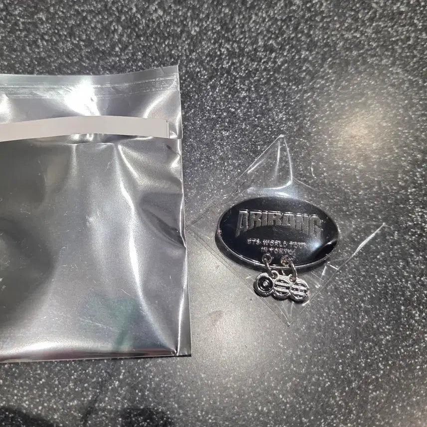 [SOLD OUT] 방탄 도쿄돔 콘서트 굿즈 일본 한정 뱃지 아리랑(타원형)