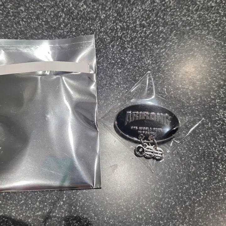 [SOLD OUT] 방탄 도쿄돔 콘서트 굿즈 일본 한정 뱃지 아리랑(타원형)