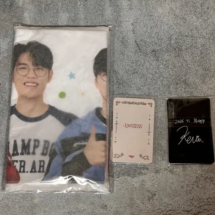 [SOLD OUT] 미개봉 2026 티원존 슬로건 + 포카세트(5명)+페이커 포카