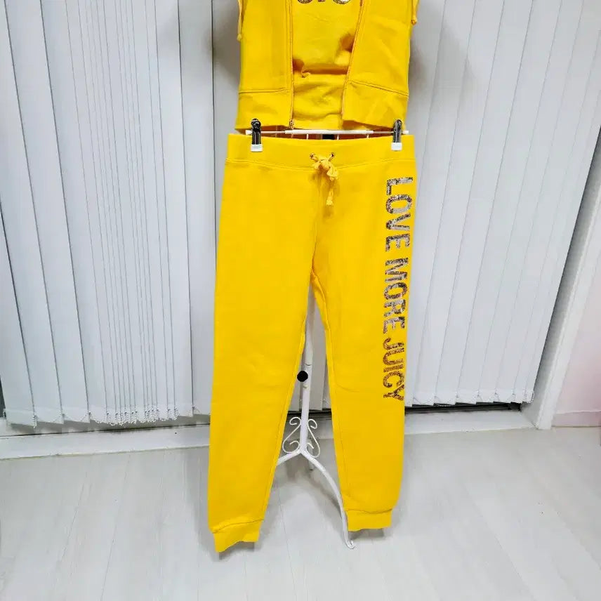 [SOLD OUT] juicy couture 3 pieces 세트 (티셔츠 + 상의 + 하의
