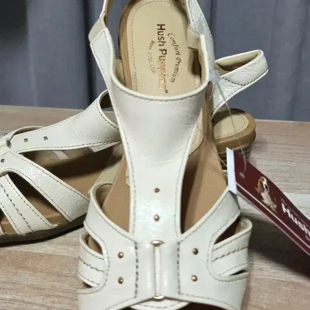 [BUNJANG] Hush Puppies Wedge Heel Sandals / 허시파피 스트랩 포인트 웨지힐 샌들 225 새제품(박스낡음)