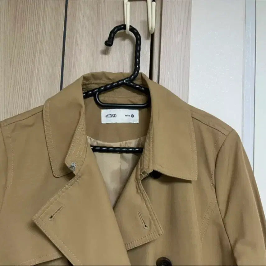 [BUNJANG] MIXXO Beige Double Button Trench Coat / 미쏘 베이지 더블 버튼 트렌치 코트