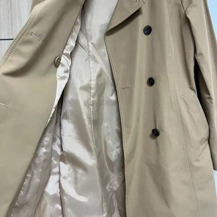 [BUNJANG] MIXXO Beige Double Button Trench Coat / 미쏘 베이지 더블 버튼 트렌치 코트