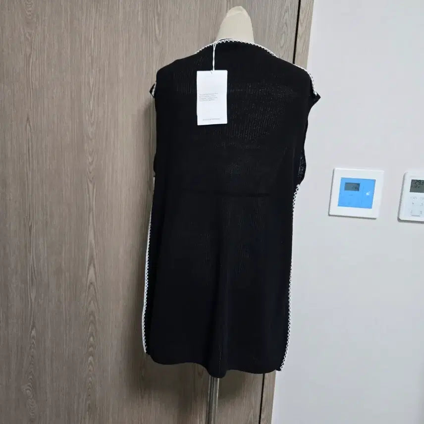[BUNJANG] COS V-Neck Knit Vest / 새상품) 코스 13만원대  검정색 V넥 니트 조끼