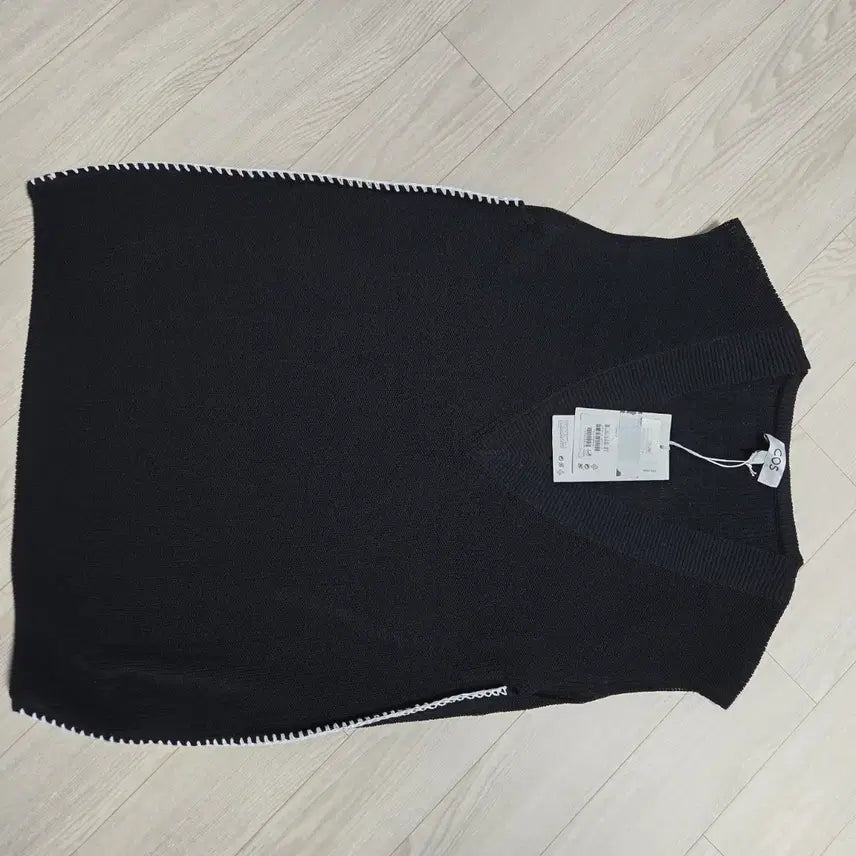 [BUNJANG] COS V-Neck Knit Vest / 새상품) 코스 13만원대  검정색 V넥 니트 조끼
