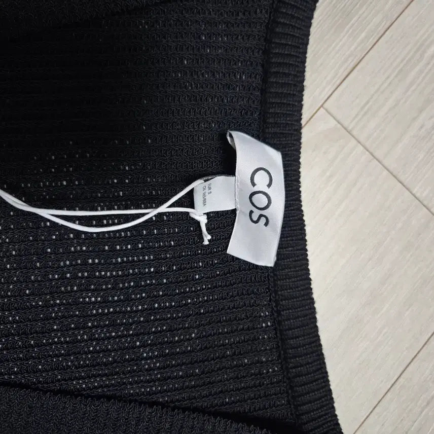 [BUNJANG] COS V-Neck Knit Vest / 새상품) 코스 13만원대  검정색 V넥 니트 조끼