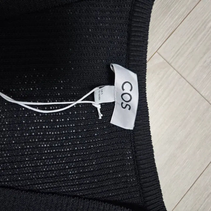 [BUNJANG] COS V-Neck Knit Vest / 새상품) 코스 13만원대  검정색 V넥 니트 조끼