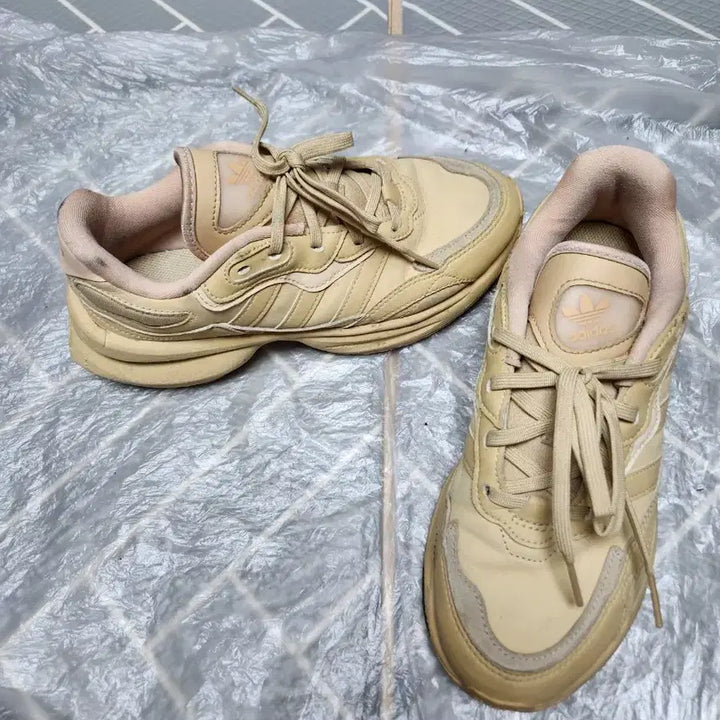 [BUNJANG] Adidas Zentic W Beige Sneakers (235) / 11/아디다스 젠틱 W 베이지 스니커즈 신발 235