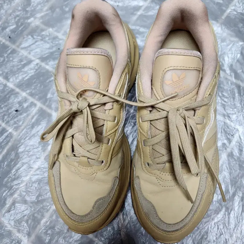 [BUNJANG] Adidas Zentic W Beige Sneakers (235) / 11/아디다스 젠틱 W 베이지 스니커즈 신발 235