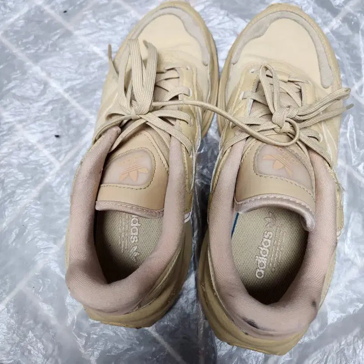 [BUNJANG] Adidas Zentic W Beige Sneakers (235) / 11/아디다스 젠틱 W 베이지 스니커즈 신발 235