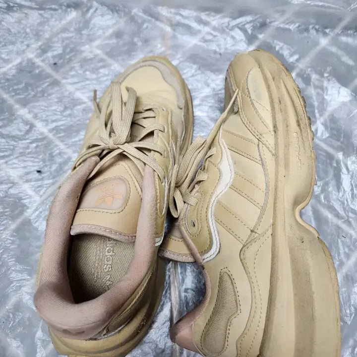 [BUNJANG] Adidas Zentic W Beige Sneakers (235) / 11/아디다스 젠틱 W 베이지 스니커즈 신발 235