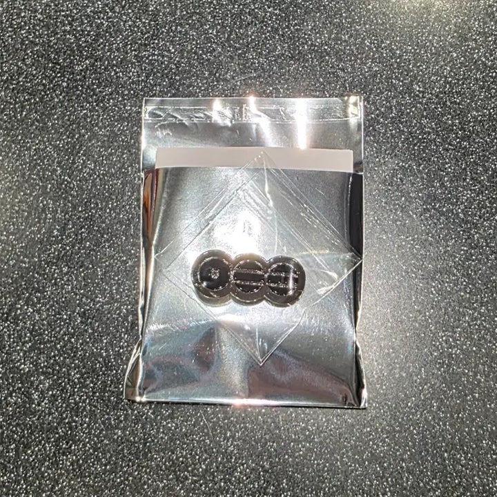 [BUNJANG] BTS Tokyo Dome Concert Limited Edition Badge / BTS 방탄 도쿄돔 콘서트 굿즈 일본 한정 뱃지 투어로고
