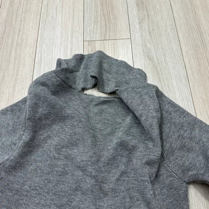 [BUNJANG] V-Neck Buttoned Knit Cardigan Grey / 브이넥 카라 단추 타이 긴팔 니트 가디건 그레이