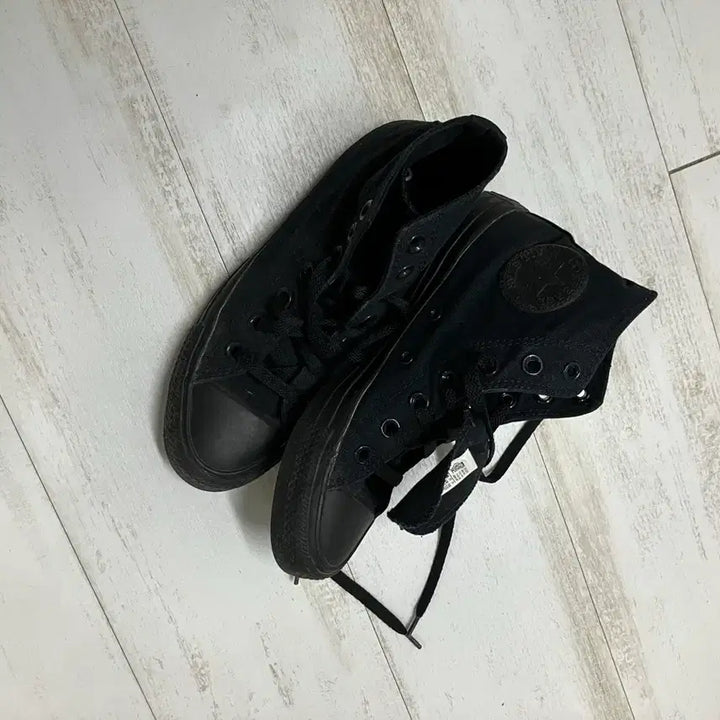 [BUNJANG] Converse High-Top All Black Sneakers / 컨버스 하이탑 올블랙 235