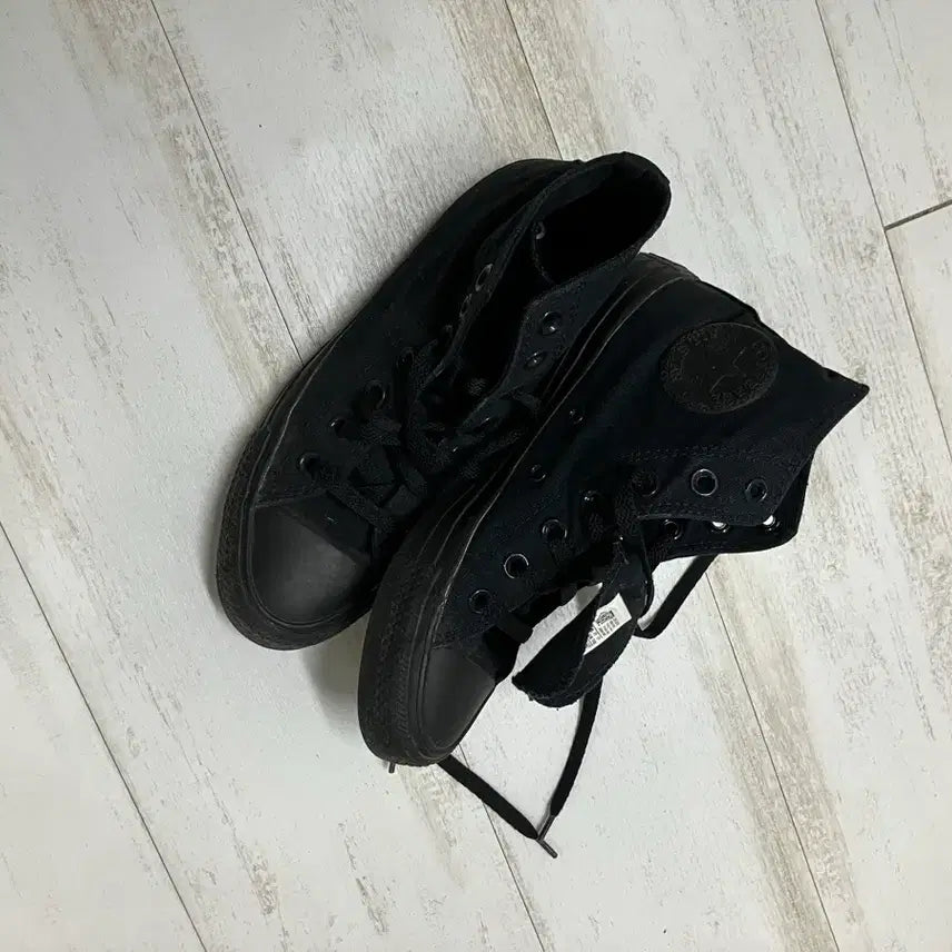 [BUNJANG] Converse High-Top All Black Sneakers / 컨버스 하이탑 올블랙 235